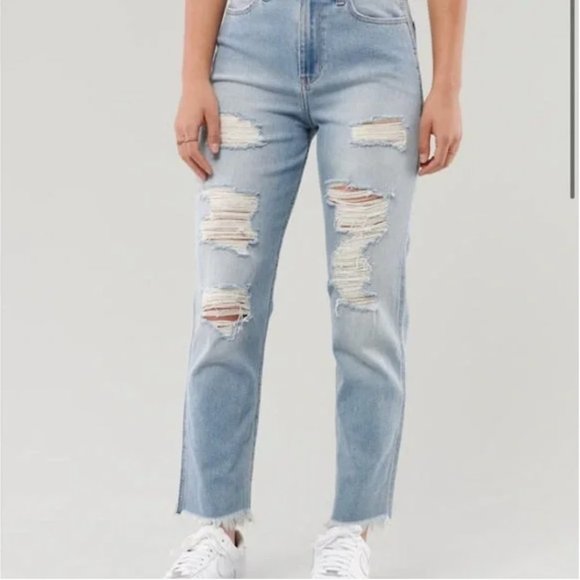 Hollister Ultra High Rise Destroyed Ripped Mom Jeans Size 26 - Picture 1 of 16